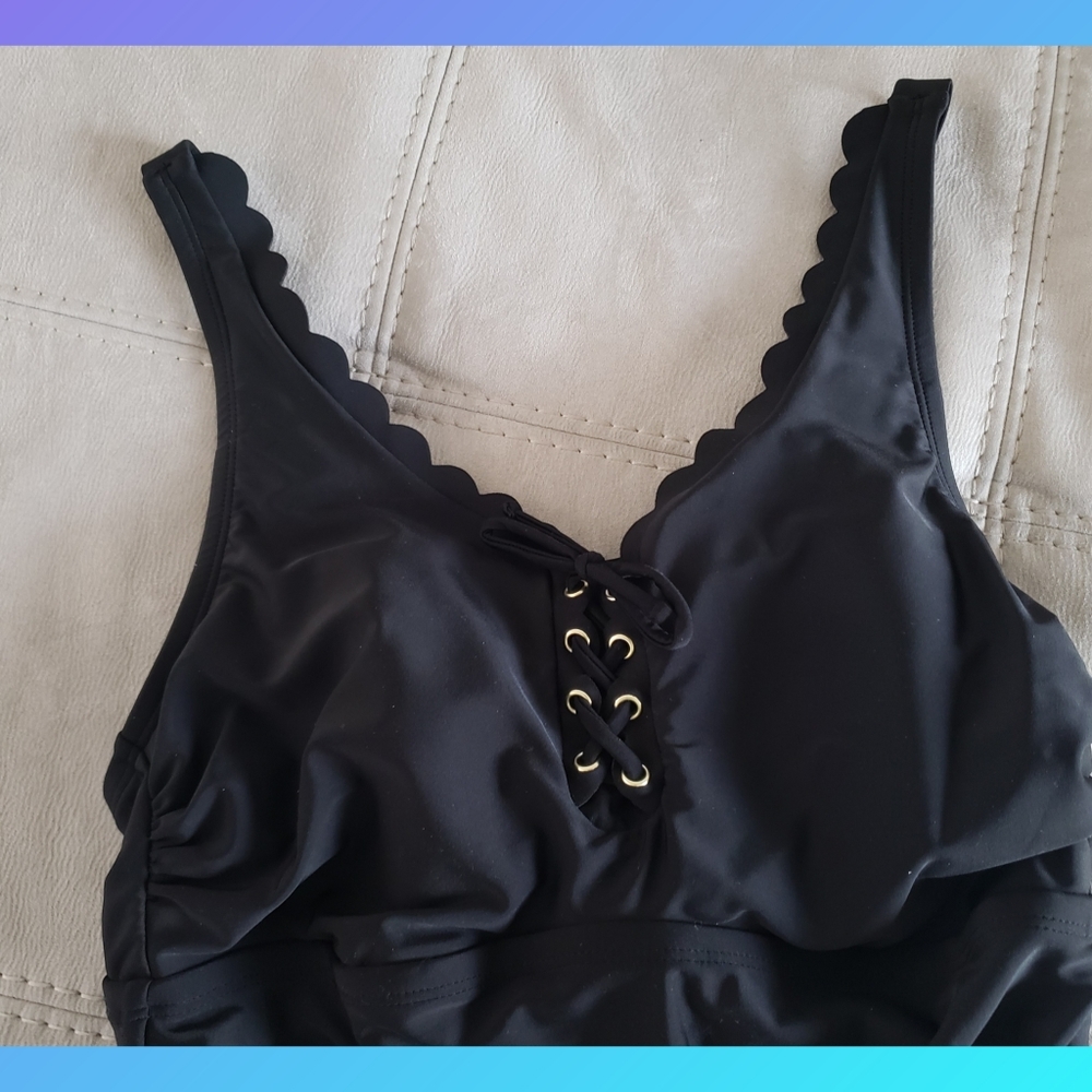 Swimsuit - Picture 3 of 6